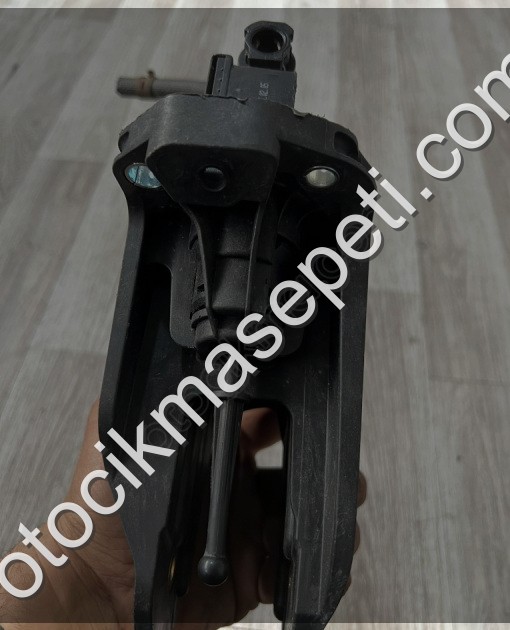 VOLKSWAGEN GOLF 5 DEPRAJ ÜST MERKEZİ 1K0721388