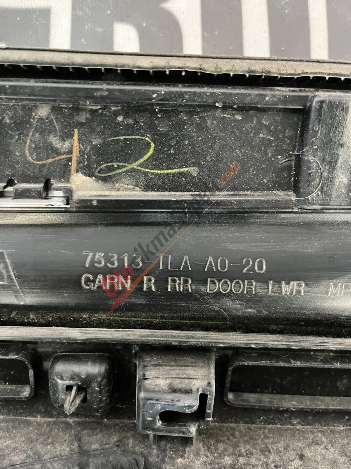 HONDA CRV SAĞ ARKA KAPI BANDI ÇIKMA ORJINAL